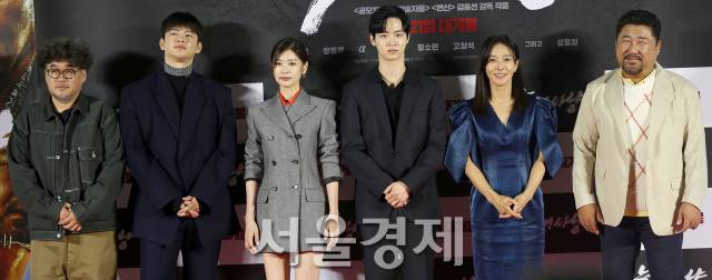 김홍선 감독, 배우 서인국, 정소민, 장동윤, 장영남, 고창석이 29일 오전 서울 용산구 CGV 용산아이파크몰에서 진행된 영화 ‘늑대사냥’(감독 김홍선) 프로젝트 보고회에 참석해 포즈를 취하고 있다. / 사진=김규빈 인턴기자