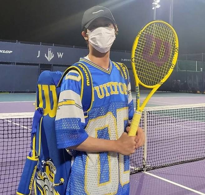 '테니스 왕자' 방탄소년단 진에 미니언즈도 손키스 쪽~♥