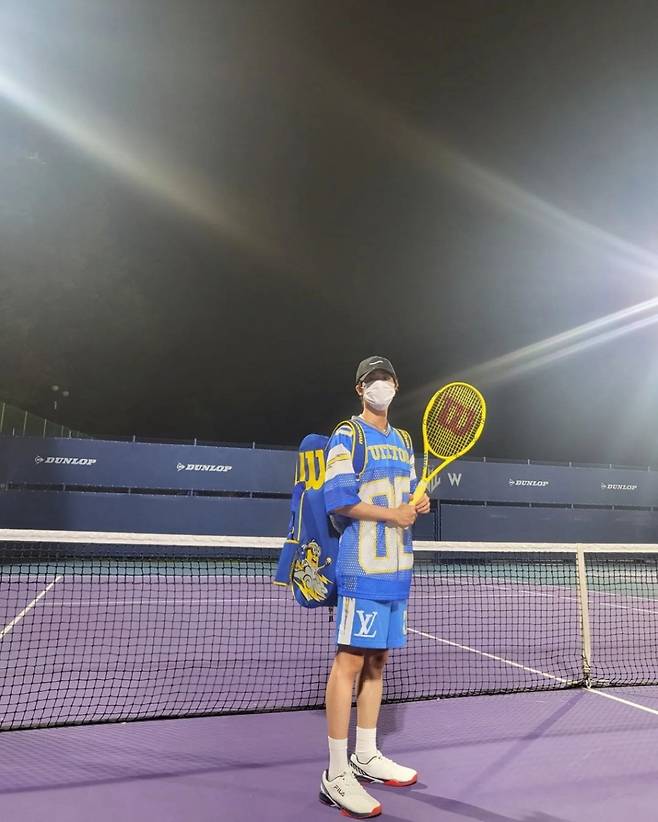 '테니스 왕자' 방탄소년단 진에 미니언즈도 손키스 쪽~♥