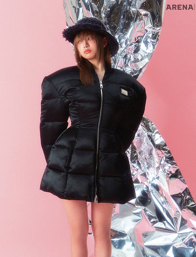 패딩 드레스 돌체앤가바나, 해트 2 몽클레르 1952 제품.