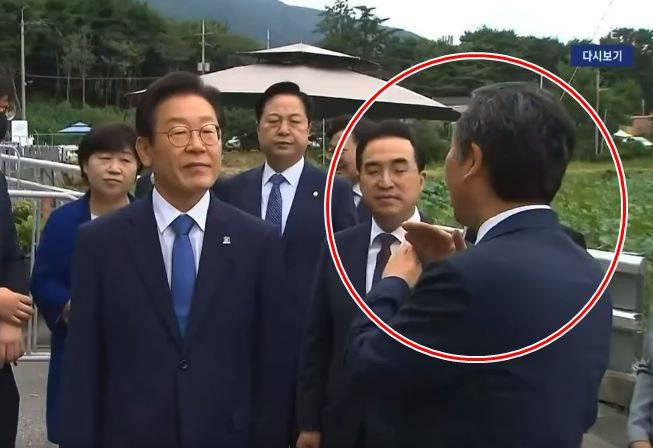 29일 문재인 전 대통령 양산 사저 앞에서 이재명 더불어민주당 대표와 지도부에게 "어렵다고 해서 나가리"라고 말하는 정청래(빨간색 동그라미) 민주당 최고위원/MBC 유튜브