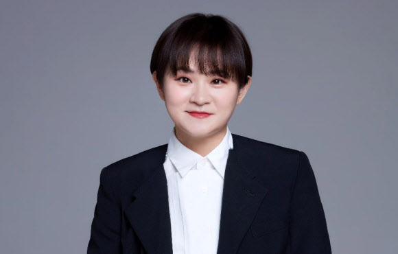 - 방송인 김신영