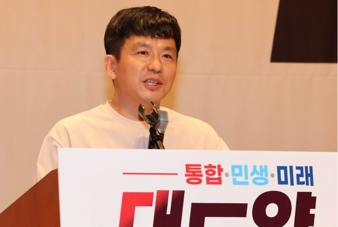 국민의힘 연찬회에서 특강하는 이지성 작가 / 사진=연합뉴스
