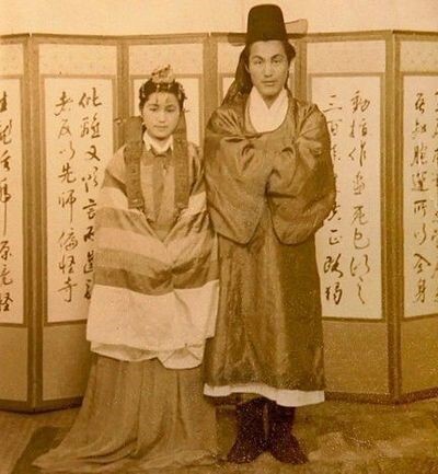 1945년 5월 함경남도 원산에서 전통혼례를 올린 이중섭(오른쪽)과 야마모토 마사코. 이중섭미술관 제공
