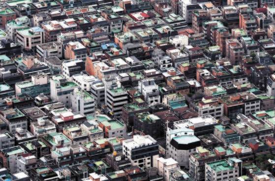 서울 송파구 롯데월드타워 전망대 서울스카이에서 바라본 빌라 밀집지역의 모습.  ［뉴스1］