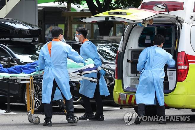 위중증 환자 증가...수도권 주말 당번병원 운영 [연합뉴스 자료사진]