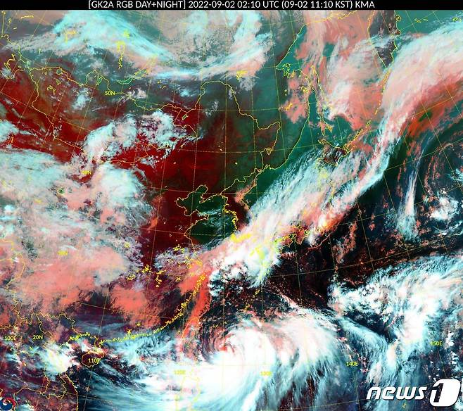 2일 오전 11시10분 기준 천리안 2A 기상위성에서 관측한 동아시아 RGB 주야간 합성 영상(기상청 제공) ⓒ 뉴스1 황덕현 기자