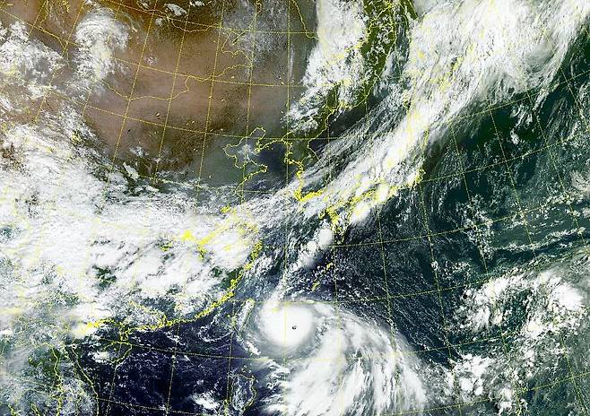 1일 오전 9시 기준 천리안위성 2A호가 포착한 '힌남노' 위성 사진. 태풍의 눈이 선명하게 보인다. /국가기상위성센터 홈페이지