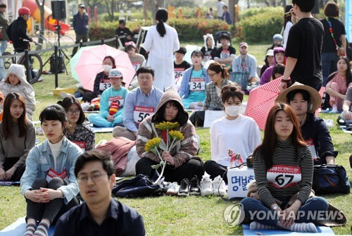 2019년 열린 한강 멍때리기 대회[연합뉴스 자료사진]