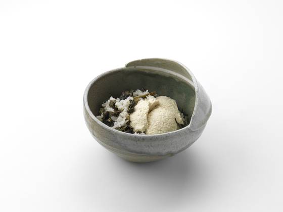 우리음식을 연구하는 온지음 맛공방에서 고려시대 대표 음식들을 재현했다. 두부나물밥. [사진 아름지기]