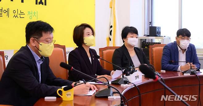 [서울=뉴시스] 김선웅 기자 = 이은주 정의당 비상대책위원장이 지난 1일 서울 여의도 국회에서 열린 제 21차 비상대책위원회에서 발언하고 있다. (공동취재사진) 2022.09.01. photo@newsis.com