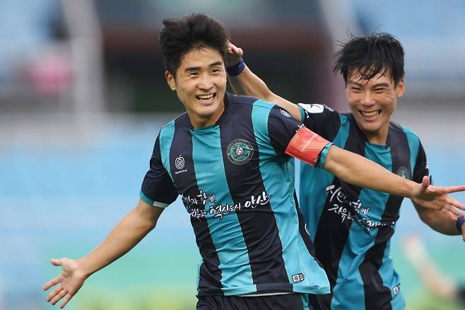 이상민(왼쪽). 사진제공=프로축구연맹