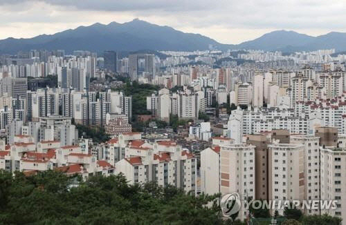 인왕산에서 바라온 서울 시내 아파트촌 모습. 연합뉴스.