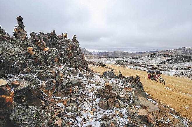 우아초콜파마을에서 리카파마을로 가는 길의 작은 돌탑. 중간에 잠시 길을 잃었다.