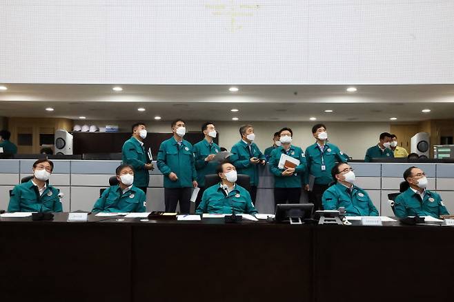 윤석열 대통령이 5일 밤 서울 용산 대통령실 청사 국가위기관리센터에서 제11호 태풍 ‘힌남노’와 관련 비상대책회의를 주재하고 있다 (사진=연합뉴스)