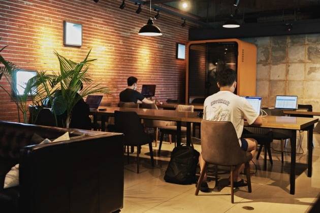 제주 사무공간 워케이션 오피스. 프립 제공