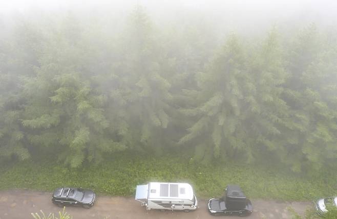 운해 속의 차박 [사진/성연재 기자]