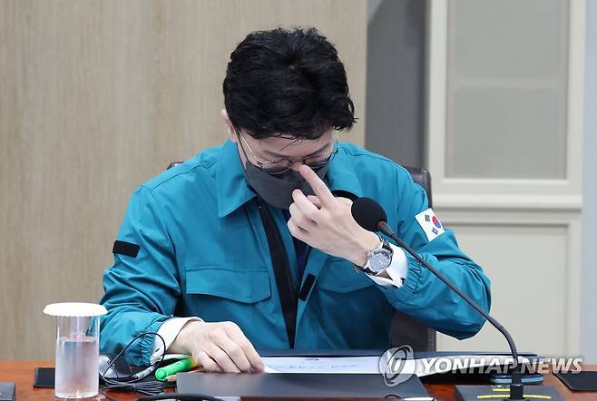 국무회의 참석한 한동훈 법무부 장관 (서울=연합뉴스) 안정원 기자 = 한동훈 법무부 장관이 7일 서울 용산 대통령실 청사에서 열린 태풍 힌남노 피해상황 긴급점검 국무회의에 참석하고 있다 . 2022.9.7 jeong@yna.co.kr