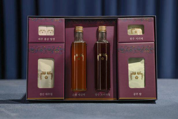 ▲ 대통령실이 지난 1일 공개한 윤석열 대통령 내외의 추석 선물. ⓒ대통령실