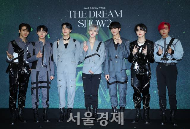 NCT드림(NCT DREAM/마크 런쥔 제노 해찬 재민 천러 지성)이 8일 오후 서울 송파구 잠실 올림픽주경기장에서 열린 두 번째 단독 콘서트 '더 드림쇼 - 인 어 드림(THE DREAM SHOW -In A DREAM)' 기자회견에서 포즈를 취하고 있다. / 사진=김규빈 인턴기자