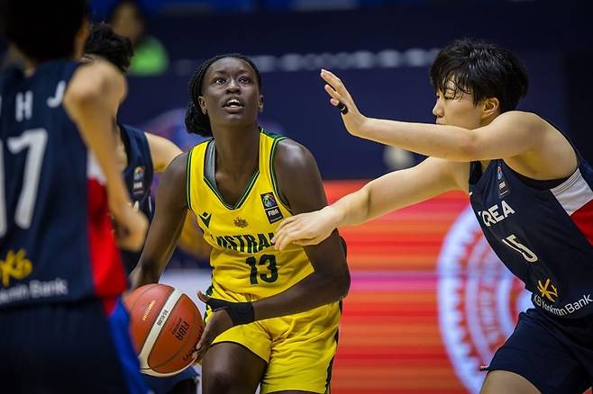 한국과 호주의 경기 모습. [국제농구연맹 제공. 재판매 및 DB 금지]