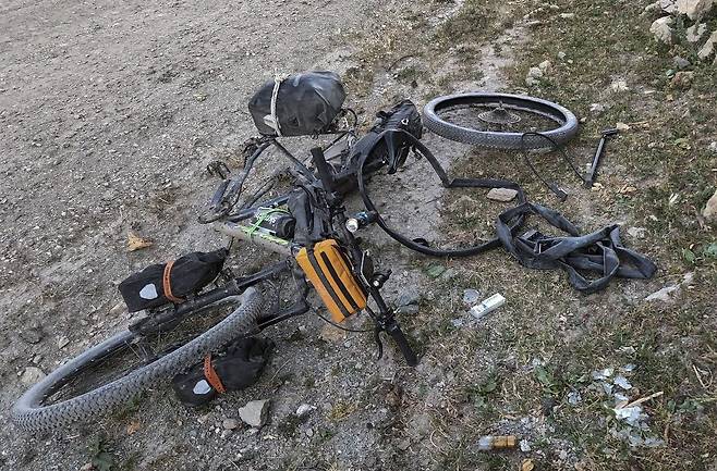 계속되는 펑크에 박종하 씨는 경기를 포기하고 싶었다고 했다. 사진 박종하