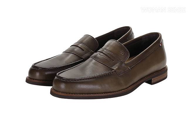 오구석이 즐겨 신는 S.T.듀퐁의 로퍼.