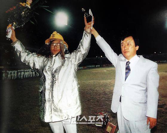 [프로야구사] 1989년 권영호 통산 100세이브달성 /IS포토(외부자료)