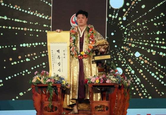 추석장사씨름대호 백두급에서 우승한 장성우. 연합뉴스