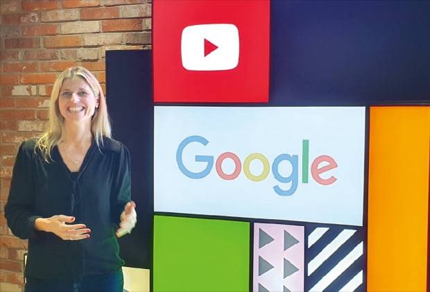 애니 탬플링 구글 아시아태평양지역 인사담당 디렉터가 한국경제신문과의 인터뷰에서 하이브리드 형식 근무의 장점을 소개하고 있다.   선한결 기자