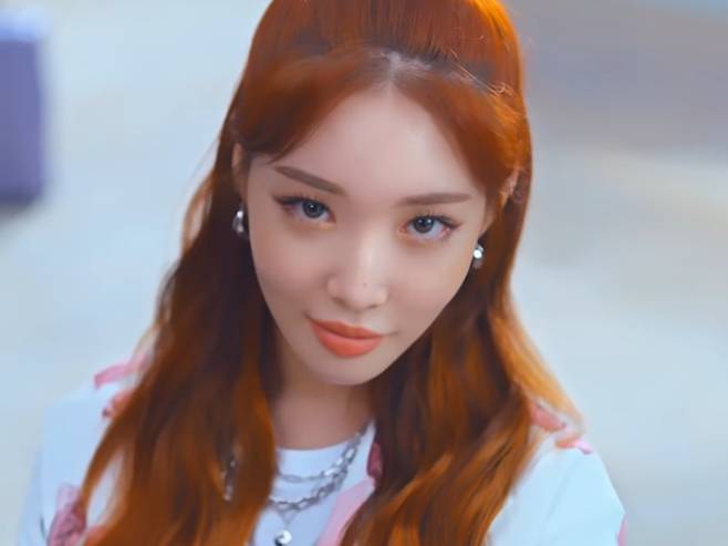 1위 카셰어링 업체 쏘카가 독주 체제를 굳히고 있다. 이를 쫓는 피플카는 수억원을 쏟아부으며 2년 전 가수 청하를 기용해 성장을 시도했다. 사진은 피플카 광고의 한 장면.[출처 피플카]