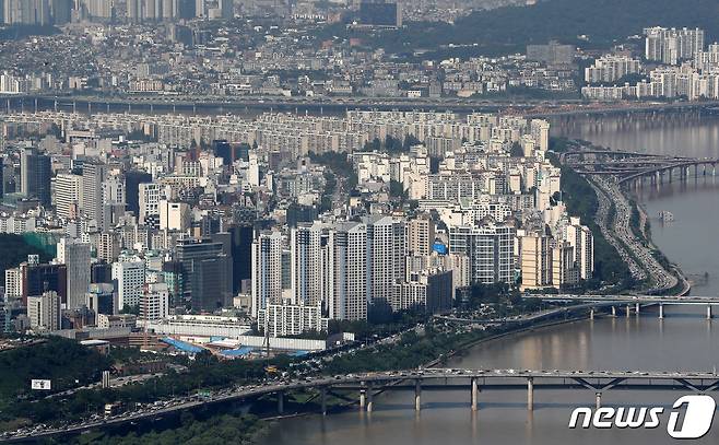 사진은 7일 서울 송파구 롯데월드타워 서울스카이에서 바라본 강남 아파트 단지 모습. 2022.9.7/뉴스1 ⓒ News1 박세연 기자