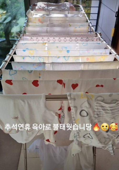 Lee Jung-hyun happy to love mother-in-lawLee Jung-hyun unveiled the Chuseok holiday scenery on September 13 through Instagram Story.Lee Jung-hyun revealed a picture of a bottle that is being disinfected from a laundry dryer with a lot of baby clothes, saying, I burned it with Chuseok holiday Parenting.My mothers who are so respectful, explained their respect for the parents.Lee Jung-hyun revealed a picture of her lying in bed reading a fairy tale book to her daughter and explained, We are so fond of fairy tale books.Lee Jung-hyun also revealed her mother-in-laws love: Lee Jung-hyun said, My mother-in-law is the best in the table photo, which is made with ribs, soy sauce, and fish roasting.Ill eat well, he said.Lee Jung-hyun married Physician, an orthopedic surgeon younger than three in 2019, and gave birth to her first daughter in April.