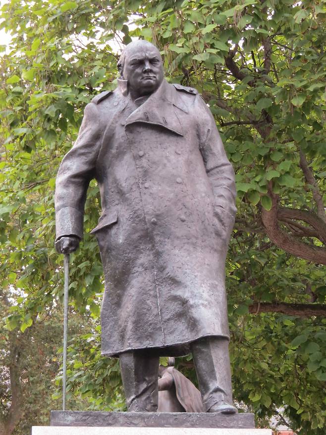 런던 국회의사당 앞 처칠 동상