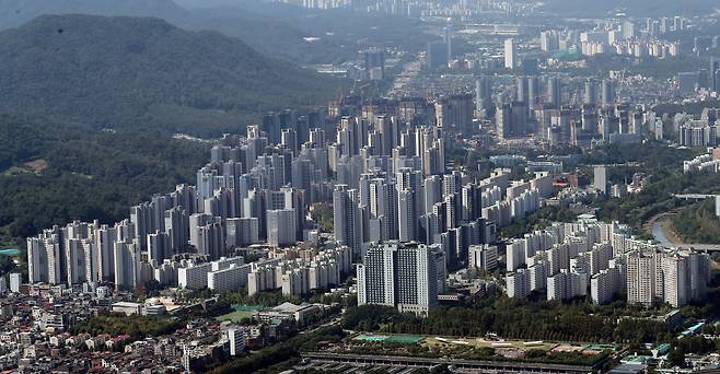 서울 송파구 롯데월드타워 서울스카이에서 바라본 강남 아파트 단지 모습./뉴스1