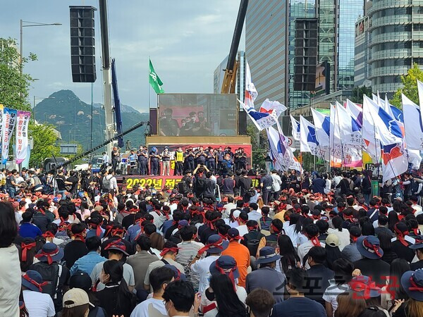 전국금융산업노동조합은 16일 오전 10시 광화문사거리에서 총파업을 개최했다. ⓒ홍성완 기자