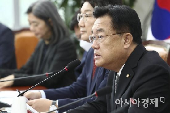 정진석 국민의힘 비상대책위원장이 14일 국회에서 열린 비상대책위원회 회의에 참석, 모두발언을 하고 있다./윤동주 기자 doso7@