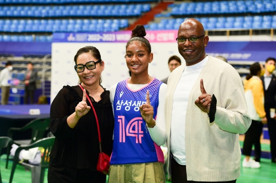 스미스는 16일 WKBL 신입선수 선발회에서 전체 1순위로 삼성생명의 지명을 받았다. 그는 “여러 선택지가 있지만 한국을 선택한 건 내가 ‘하프 코리안’이고 또 어머니의 나라이기 때문이다”라고 말했다. 사진=WKBL 제공