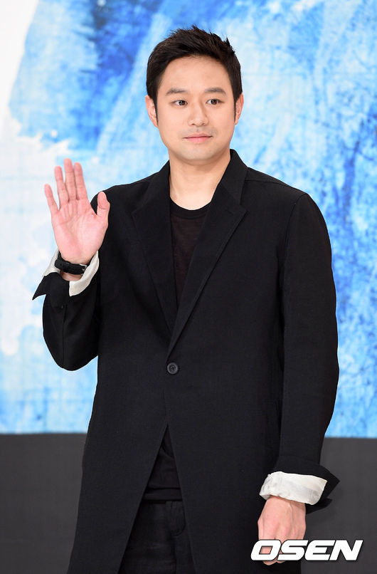 Actor Chun Jung-myung returns to the homeroom after more than two years.According to the 16th coverage, Chun Jung-myung will appear on MBC entertainment I Live Alone and announce his surprise return.The filming of Chun Jung-myungs welcome was held on the 15th and is currently in the process of recording the studio.Chun Jung-myungs comeback with the topics entertainment in two years is enough to make fans and the public look good.It is noteworthy what kind of colorful appearance he will show in I Live Alone.Chun Jung-myung made his debut in 2002 with the drama M and Woman - Flower Tea Room Genuine and became a Hunan Actor.He has been active on screens and cathode-ray tubes such as School 2, New Nonstop, Fashion 70s, What are you doing with foxes, Cinderella, Sister, Glorys Jaein, Reset, Heart to Heart, Master - Noodle God, Sulm Watch, During the vacancy, Chun Jung-myung has mainly interacted with fans through SNS. In June, he received a Zhujitsu black belt and received a lot of congratulations and support for the news that he had made a fruitful 11-year effort.DB