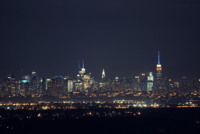 뉴욕시의 야경입니다. 이 불빛을 밝히기 전기는 어디서 올까요. 뉴욕주 전기의 60%를 뉴욕시가 사용합니다. 게티이미지뱅크