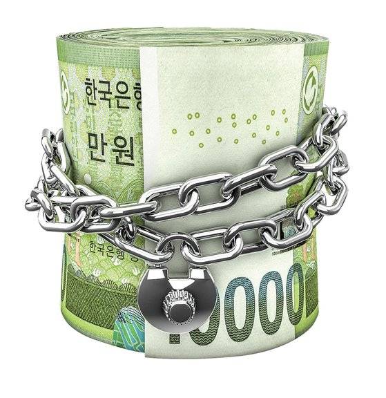 예금주 사망시 고인의 예금은 상속인 소유다. 예금은 가분채권으로 상속개시와 동시에 법정상속분에 따라 상속인이 나눠 갖는다. 사진은 셔터스톡.