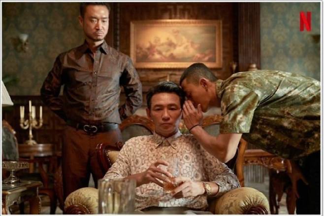 넷플릭스 인기 드라마 '수리남' 의 모티브가 된 '마약왕' 조봉행이 2016년 국내에서 사망했다는 소식이 전해졌다. 조 씨는 극중 황정민이 열연한 전요환 목사의 모델이 된 실존인물이다. [사진제공=넷플릭스]