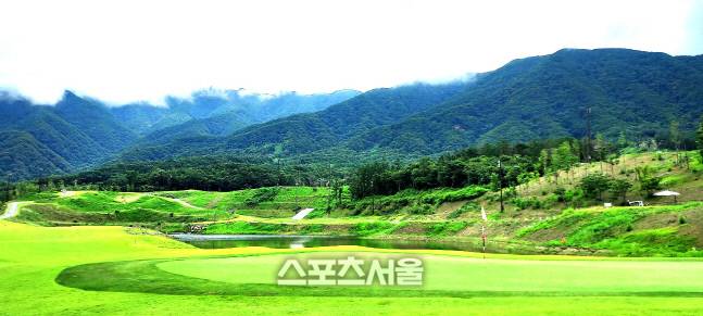 라싸cc 그린에서 바라본 민둥산. 스포츠서울 이웅희기자 iaspire@