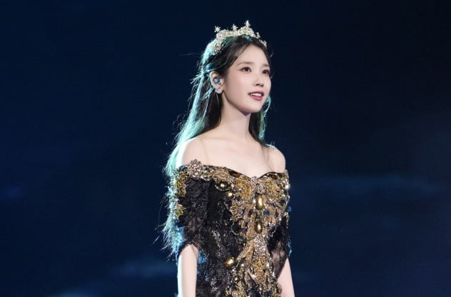 아이유 콘서트 '골든 아워 : 오렌지 태양 아래' 공연 모습 /사진=EDAM엔터테인먼트 제공