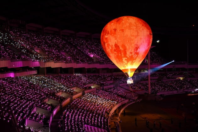 아이유 콘서트 '골든 아워 : 오렌지 태양 아래' 공연 모습 /사진=EDAM엔터테인먼트 제공