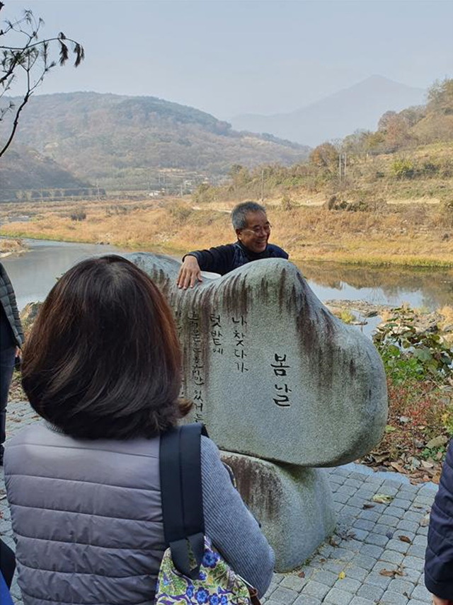 ▲아! 이 세상 모든 풀과 나무에 피던 꽃들이며, 그런 것들이 나와 함께 있었던 것이다.ⓒ섬진강학교