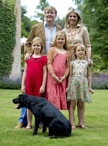 2013년에 즉위한 네덜란드 빌럼 알렉산더르 국왕과 가족. 신화통신