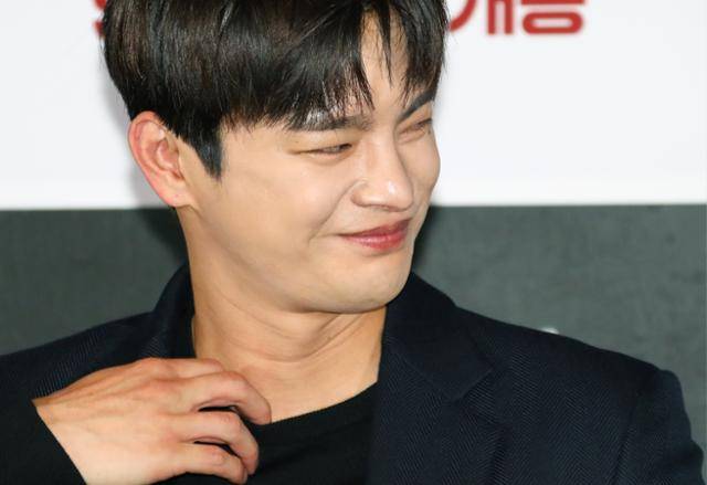 배우 서인국이 19일 오후 서울 CGV용산아이파크몰에서 열린 영화 늑대사냥(감독 김홍선) 언론시사 및 기자간담회에서 미소를 짓고 있다. 뉴스1