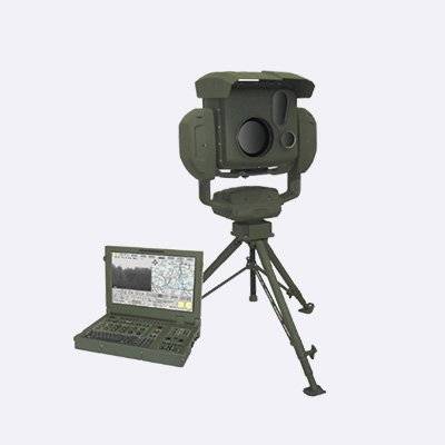 전방의 열영상감시장비(TOD) TAS-815K. 밤에도 감시할 수 있다. 2012년 개발됐다. 이 같은 지상 감시장비는 가시선만 볼 수 있는 한계가 있다. 한화시스템