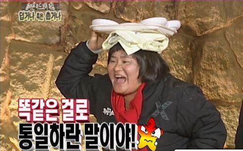 김신영이 예능프로그램 '무한걸스'에서 식당 아주머니로 상황 연기를 하고 있다. MBC에브리원 방송 캡처
